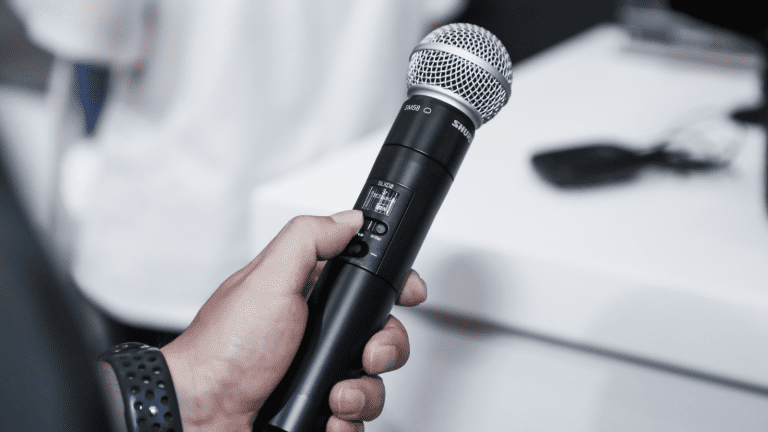 Global Wireless Microphone Market Size Expected to Reach USD 2.56 Billion by 2028