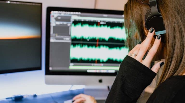 Researchers Develop Anti-Eavesdropping Algorithm for Smartphone Mics