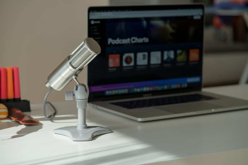 How to Connect Microphone to Laptop
