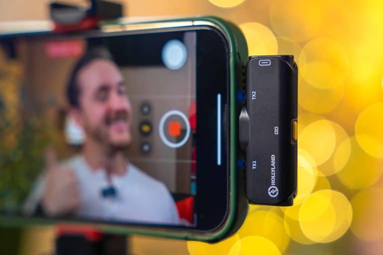 Hollyland's Lark C1 Wireless Lavalier Microphone Lets You Plug-to-Record Straight to Your Phone