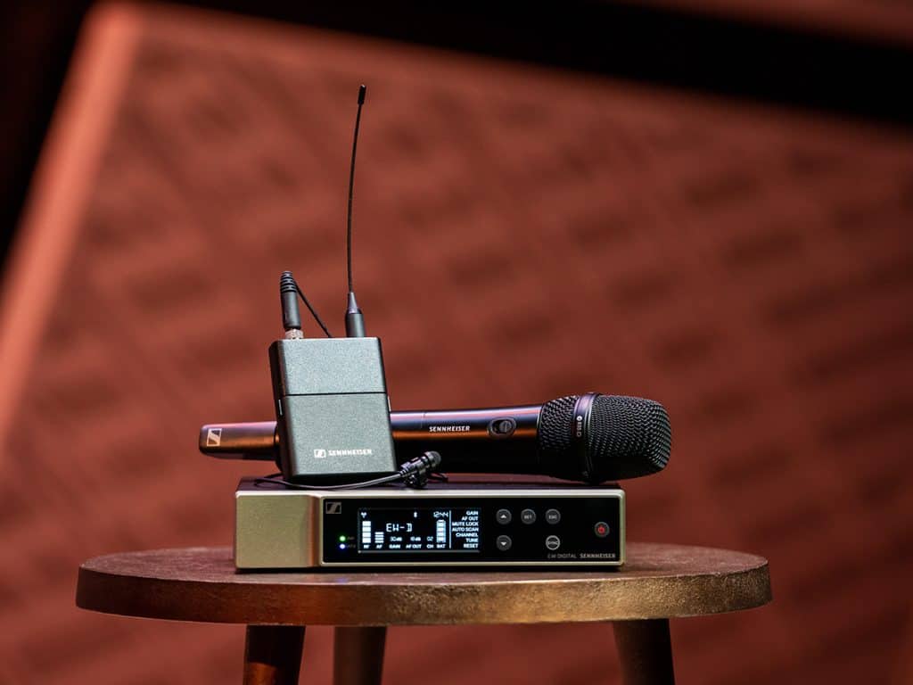 Digital vs Analog Microphone: Uses & Technologies