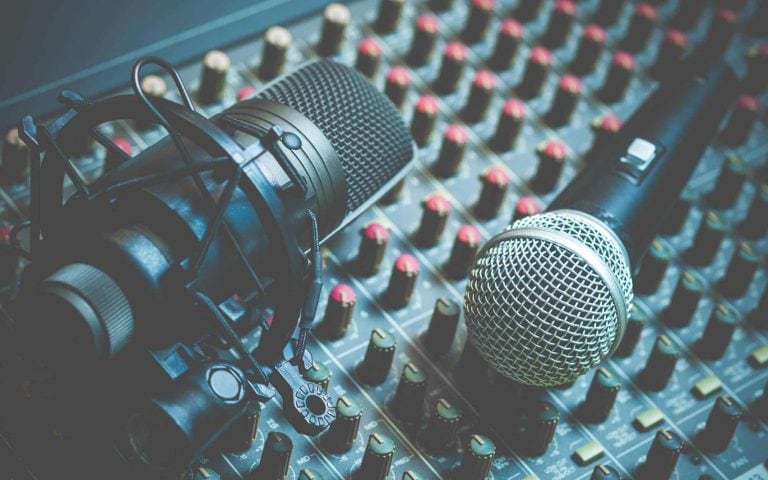 Power Requirements for Dynamic and Condenser Microphones