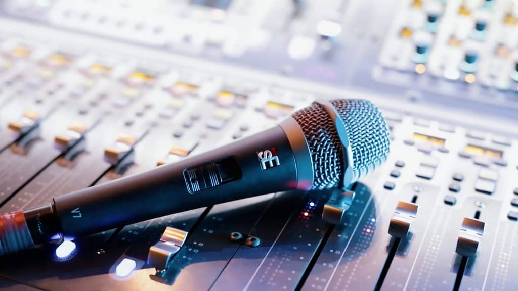 Hypercardioid vs Supercardioid Mic: What are the Differences?