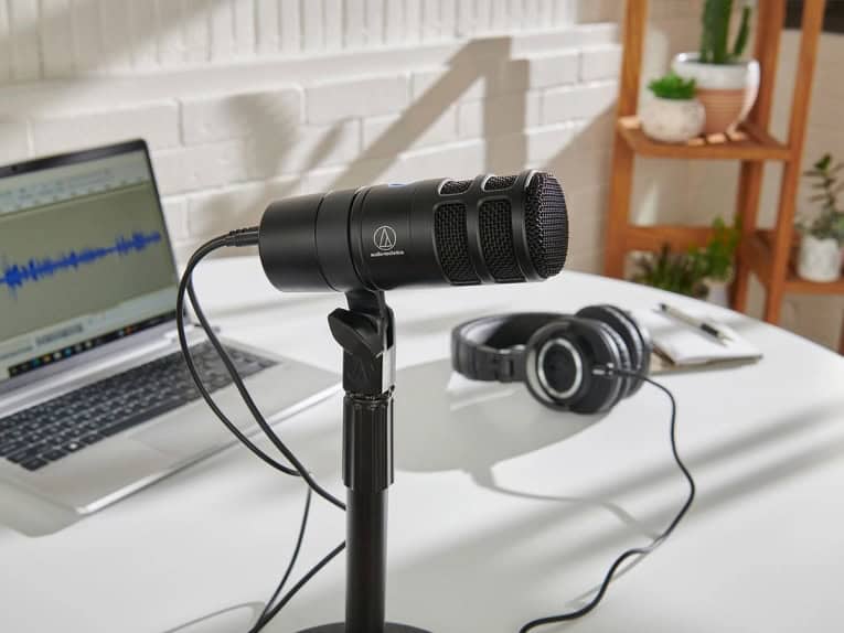 Hypercardioid vs Supercardioid Mic: What are the Differences?