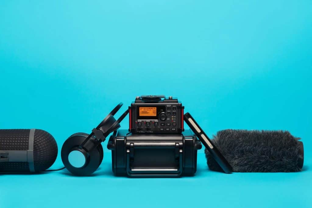 Shotgun vs Lavalier Microphone: Which is Right For You?