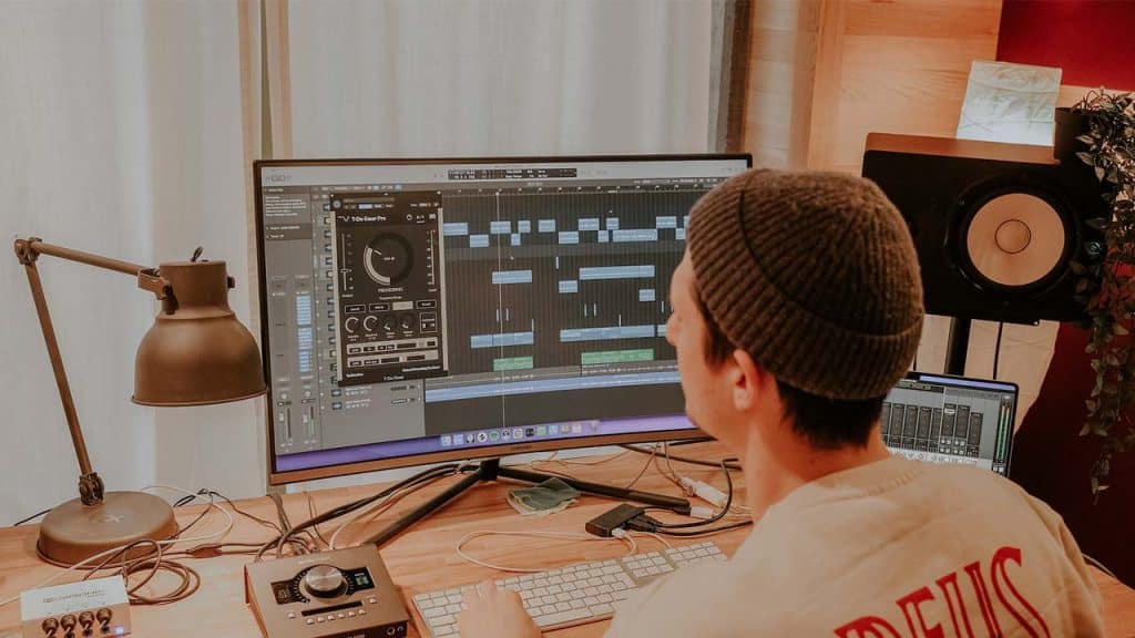 8 Safety Precautions When Using Phantom Power