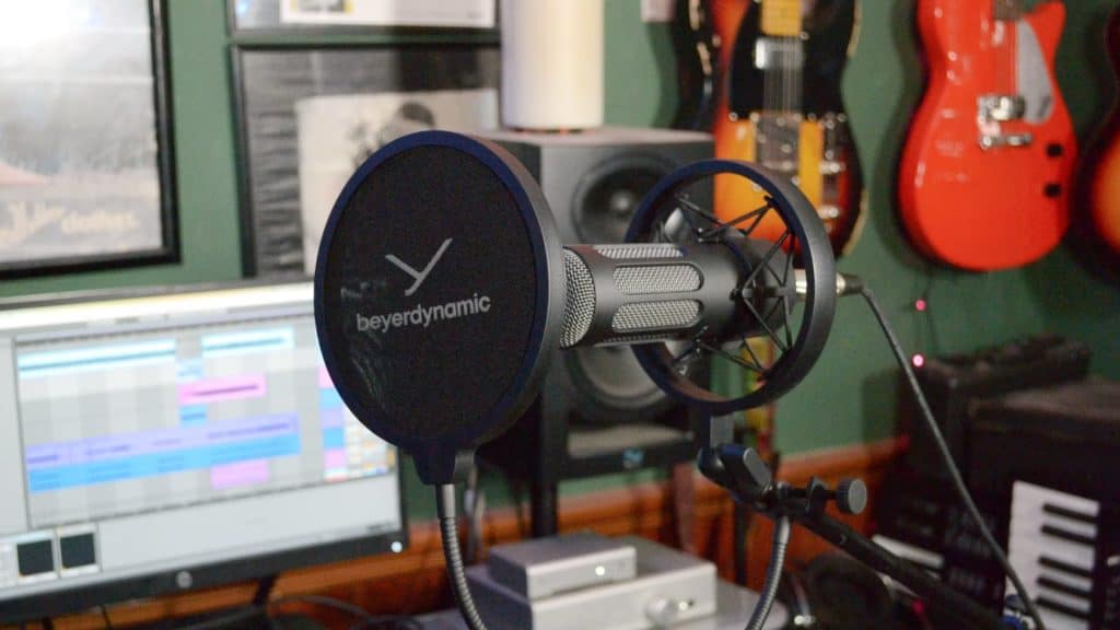 Phantom Power vs Plug-In Power: Differences Explained