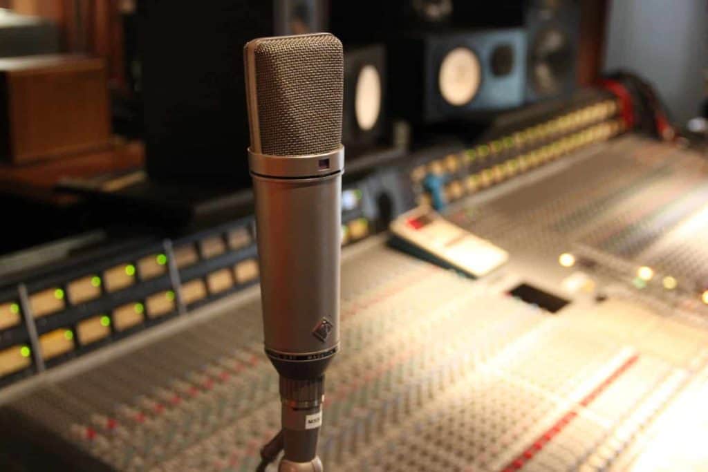 4 Types of Microphones that Require Phantom Power