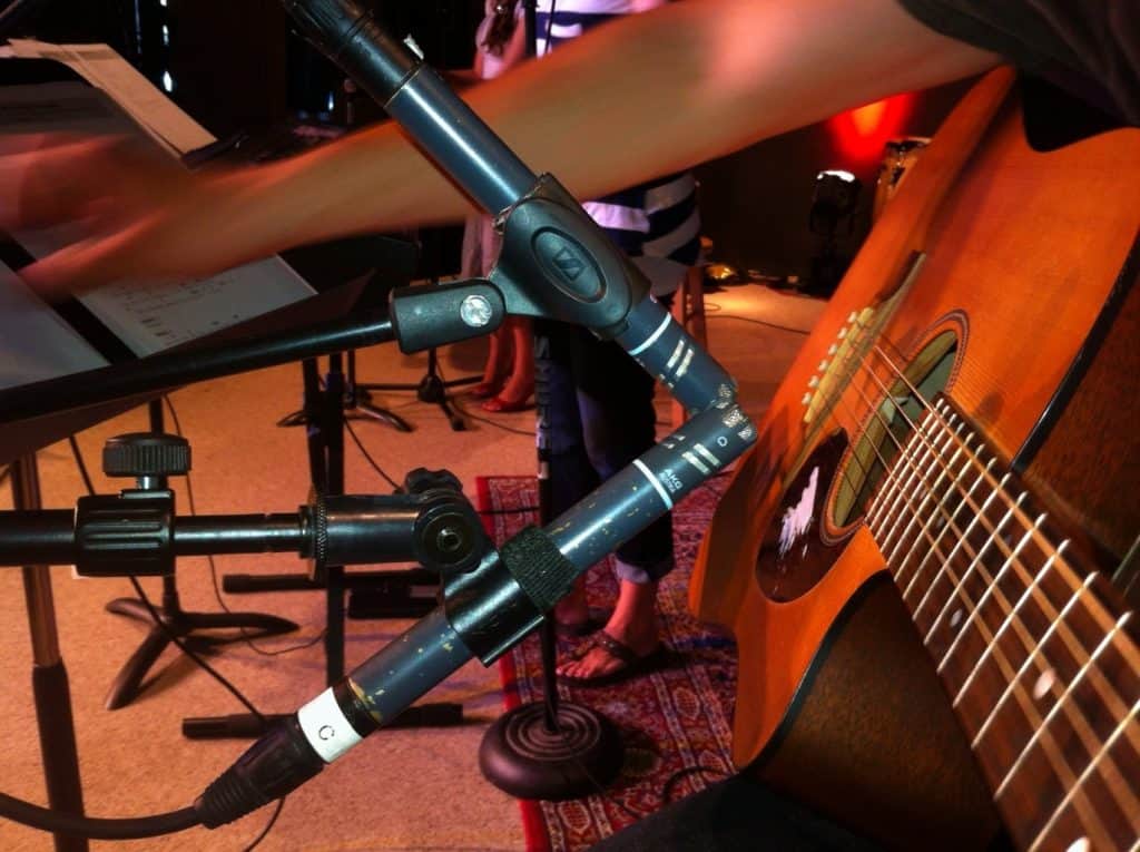 Your Guide to Microphone Frequency Response in Live Sound Settings