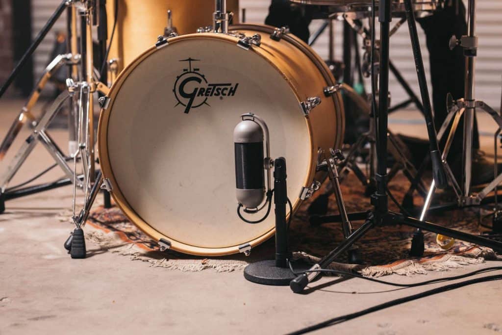 6 Positioning Tips When Miking a Drum Set