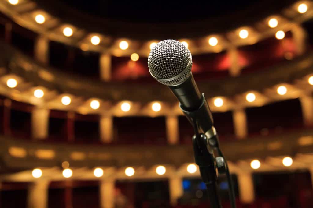 Your Guide to Microphone Frequency Response in Live Sound Settings