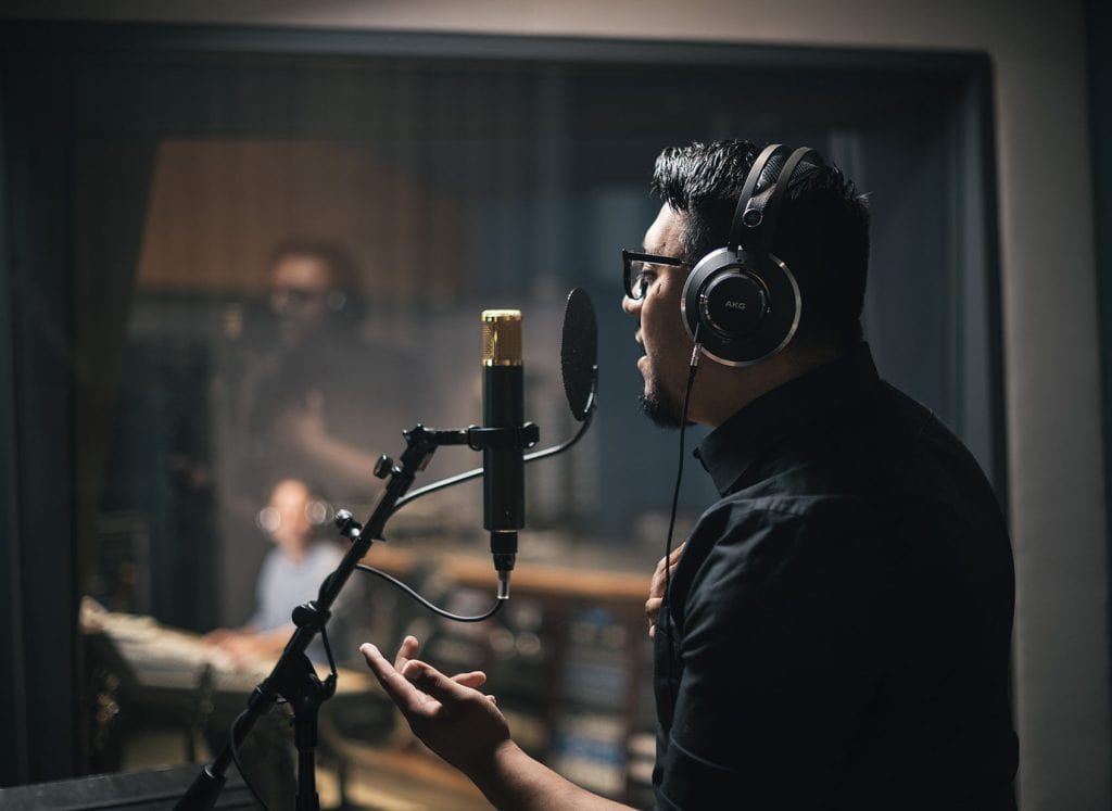 How to Overcome Room Acoustics with Mic Placement