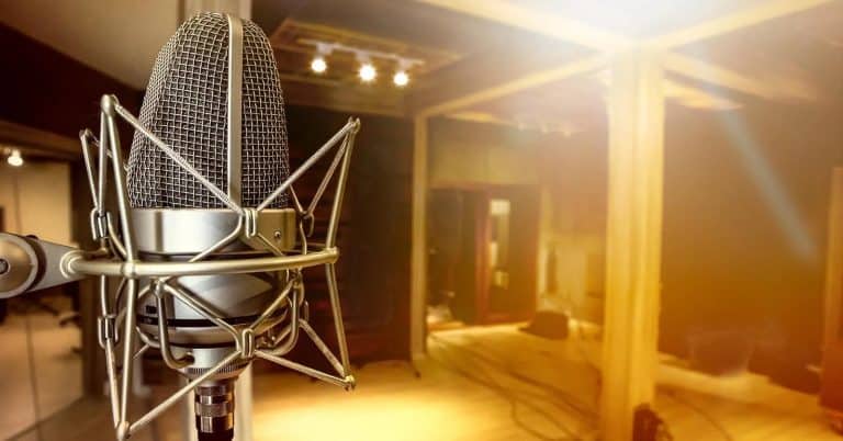How to Overcome Room Acoustics with Mic Placement