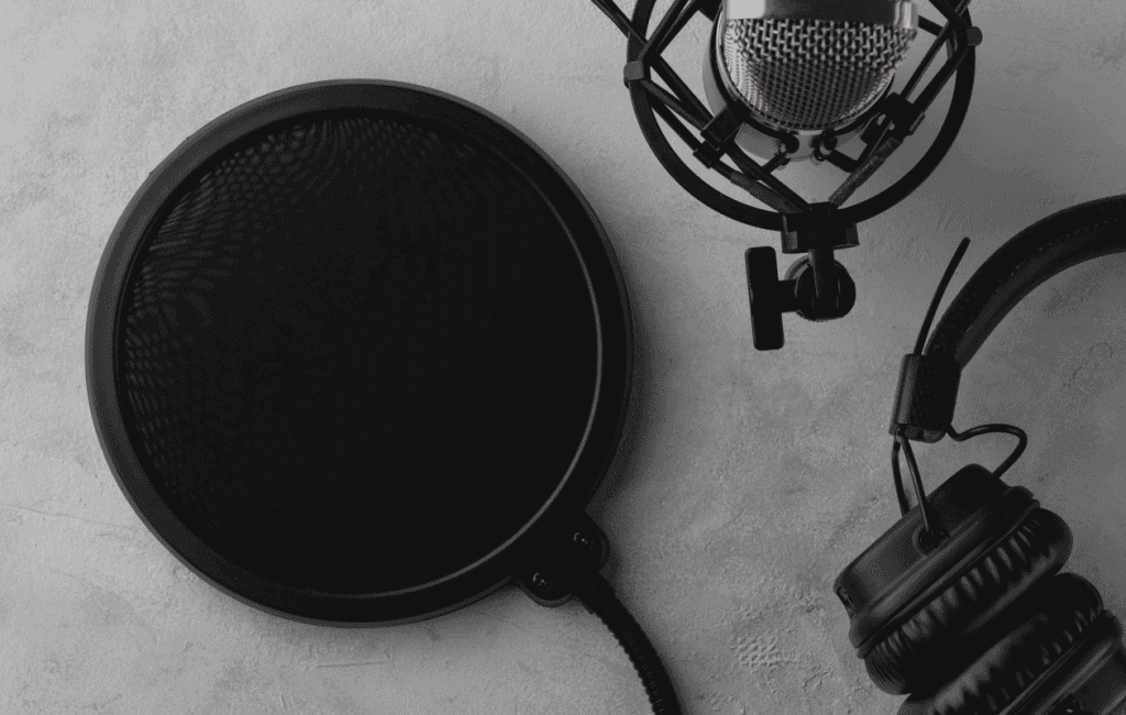 How to Set Up a Pop Filter for Podcasting