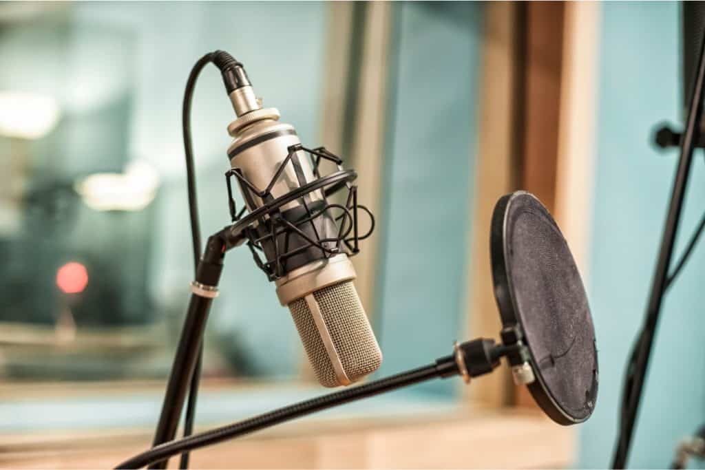 How to Set Up a Pop Filter for Podcasting