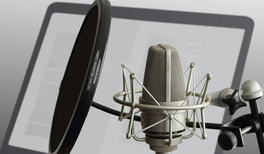 How to Set Up a Pop Filter for Podcasting