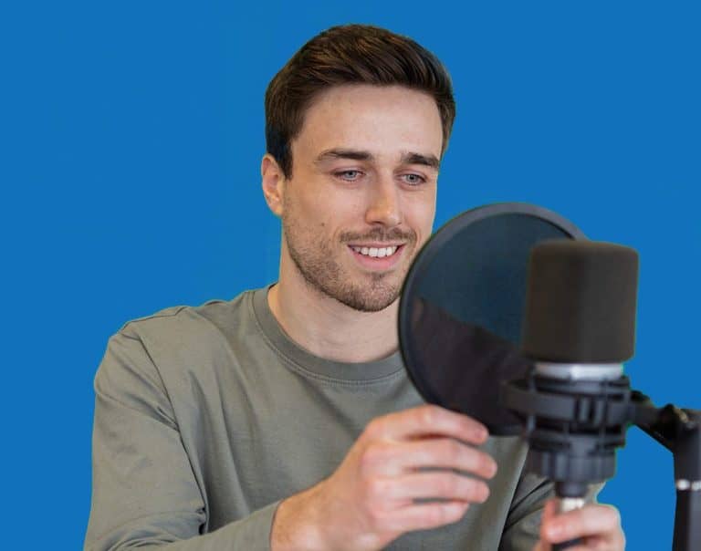 How to Set Up a Pop Filter for Podcasting