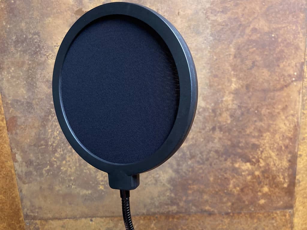 How to Set Up a Pop Filter for Podcasting