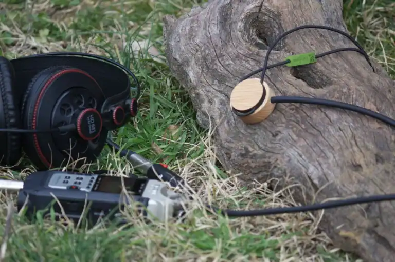 How to Integrate Contact Microphones in Sound Design