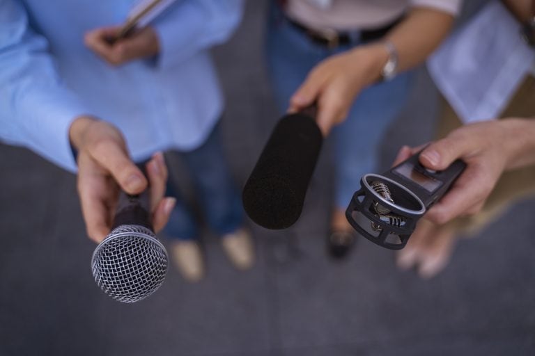 Contact Mics vs Traditional Microphones: A Comparison